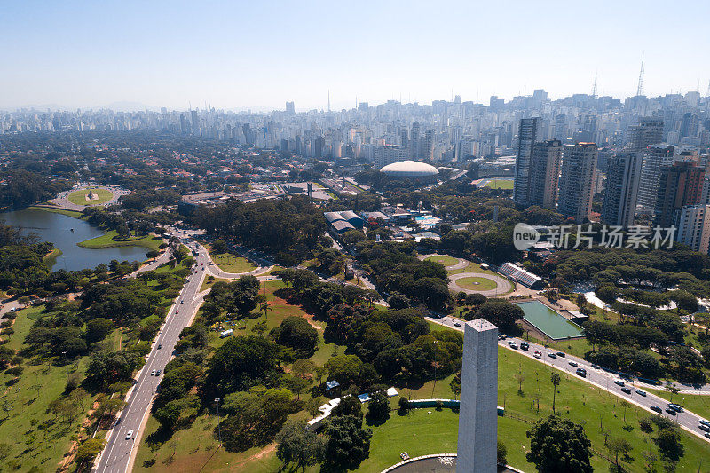 鸟瞰图Ibirapuera公园和23 de Maio大道在圣保罗，巴西